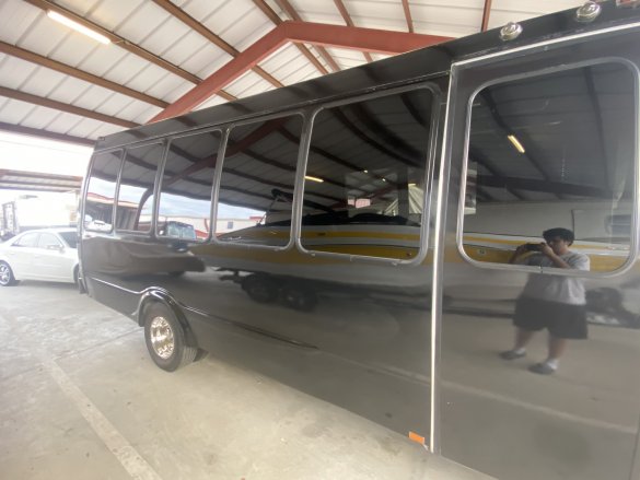 2006 Ford E450 Limo Bus for Sale in Colleyville, TX - Photo 3