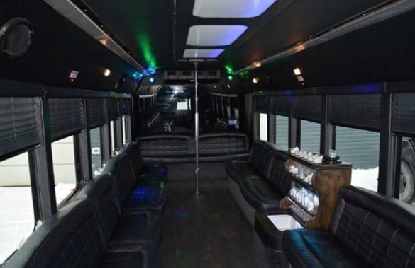 2014 International Maxxforce Starcraft Limo Bus for Sale in RAVENNA, OH - Photo 2