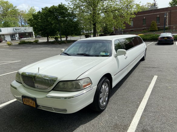 2008 Lincoln Town Car Limousine for Sale in Garnerville, NY - Photo 2
