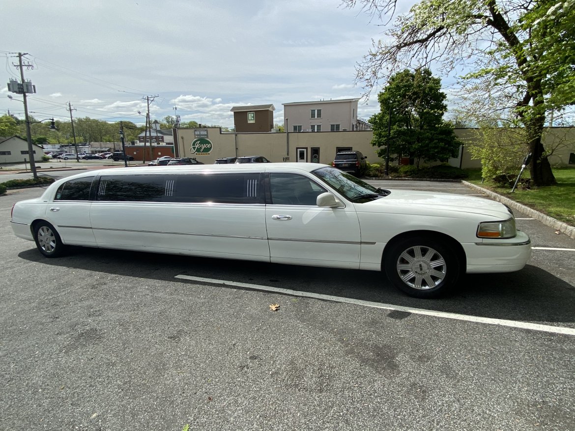 Limousine for Sale in Garnerville, NY - Photo 3