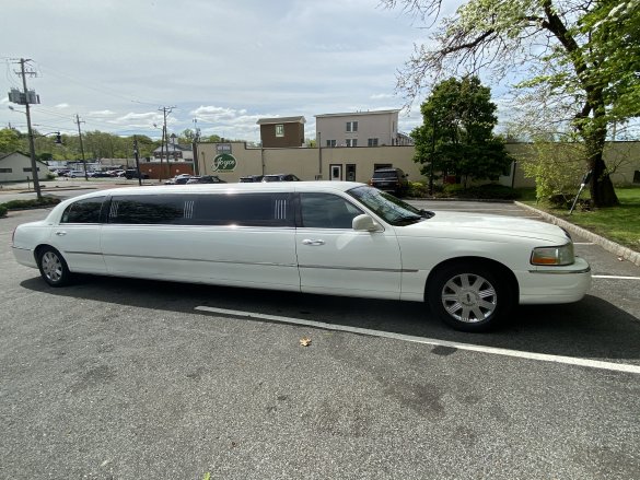 2008 Lincoln Town Car Limousine for Sale in Garnerville, NY - Photo 3