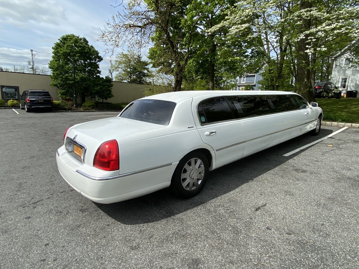 Limousine for Sale in Garnerville, NY - Photo 4