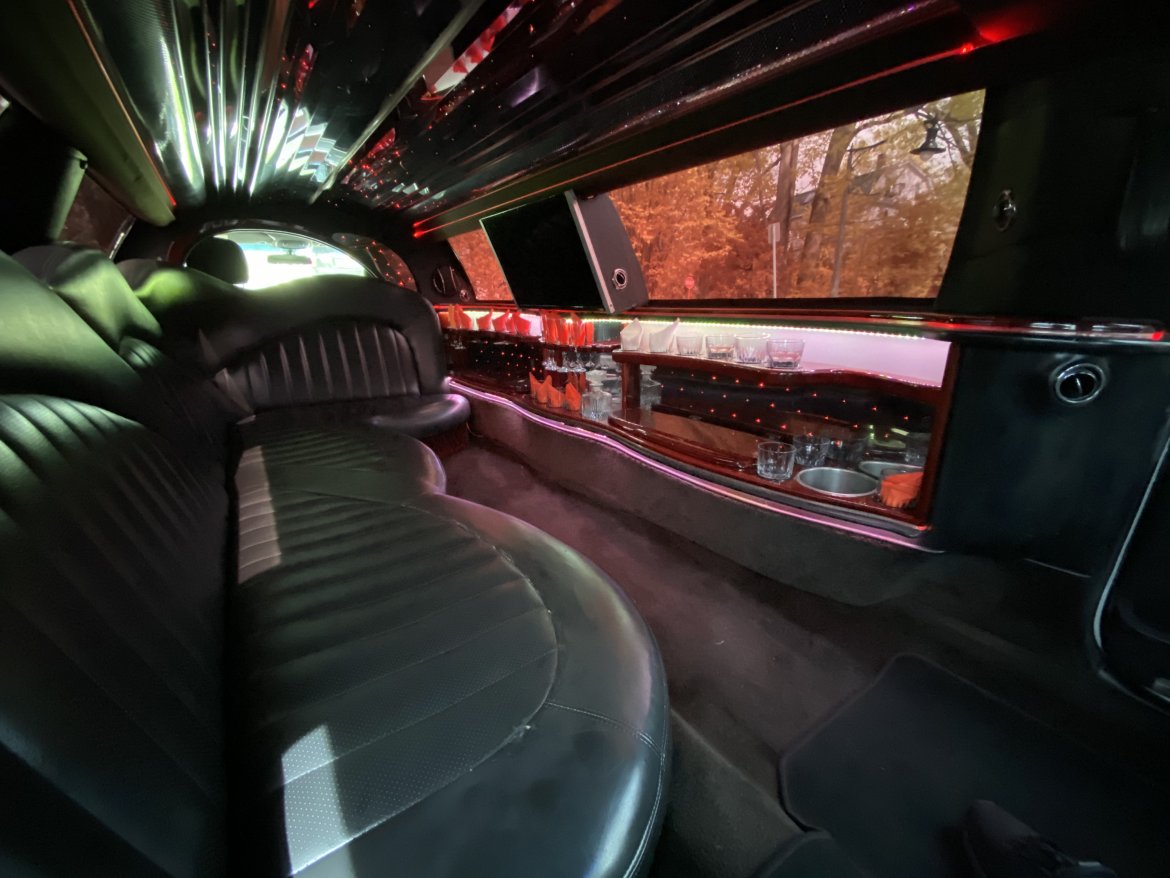 Limousine for Sale in Garnerville, NY - Photo 9