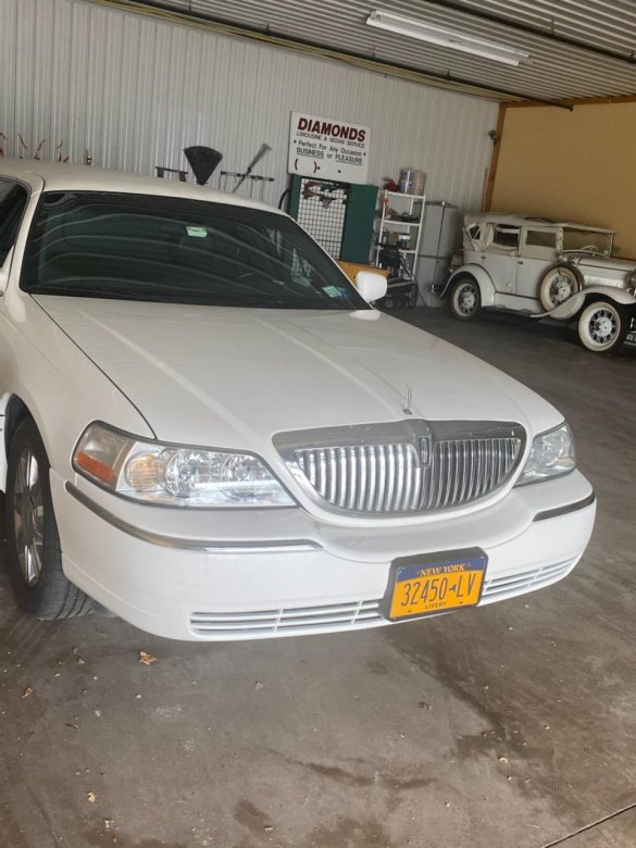 2008 Lincoln Town Car Limousine for Sale in Rochester, NY - Main Photo