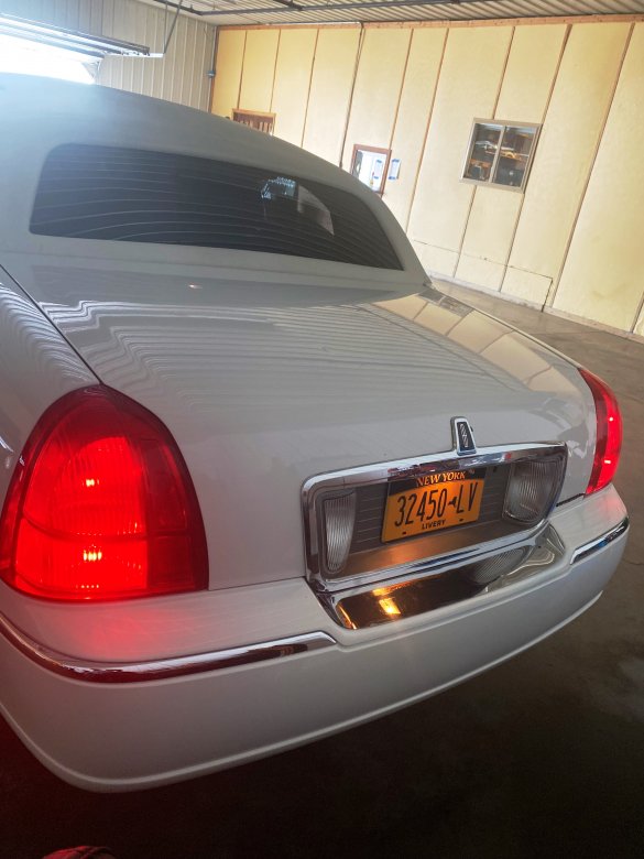 2008 Lincoln Town Car Limousine for Sale in Rochester, NY - Photo 3