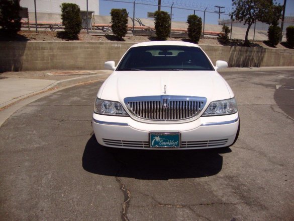 2003 Lincoln Town Car 6-Door Limousine Limousine for Sale in Carson, CA - Photo 2