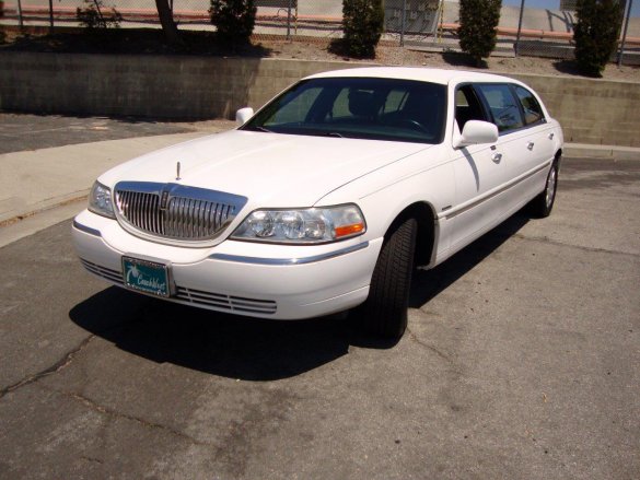 2003 Lincoln Town Car 6-Door Limousine Limousine for Sale in Carson, CA - Photo 3