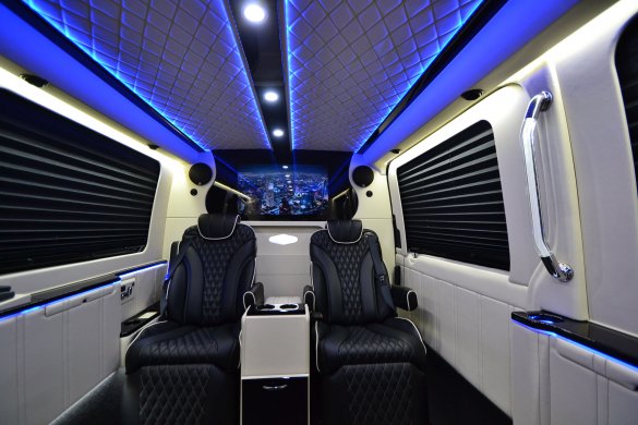 2019 Mercedes-Benz CEO 144" Low Roof Sprinter for Sale in Morganville, NJ - Photo 2