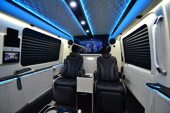 2019 Mercedes-Benz CEO 144" Low Roof Sprinter for Sale in Morganville, NJ - Photo 3