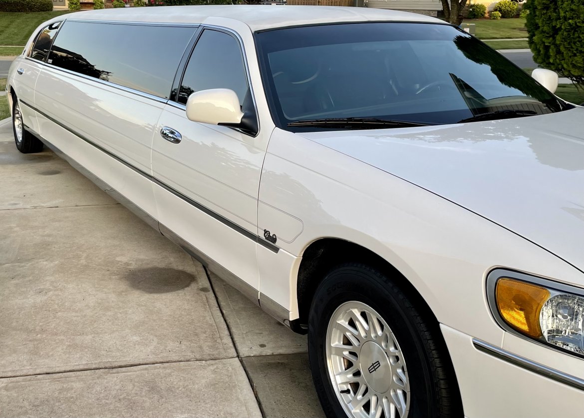 Limousine for Sale in Indian Trail, NC - Photo 6