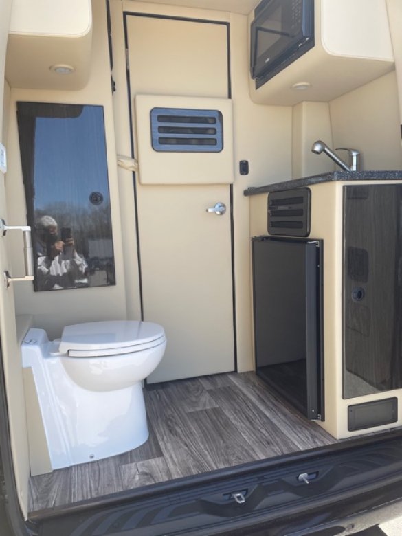 2021 Mercedes-Benz 144 Commuter Sprinter for Sale in Clarence, NY - Photo 3