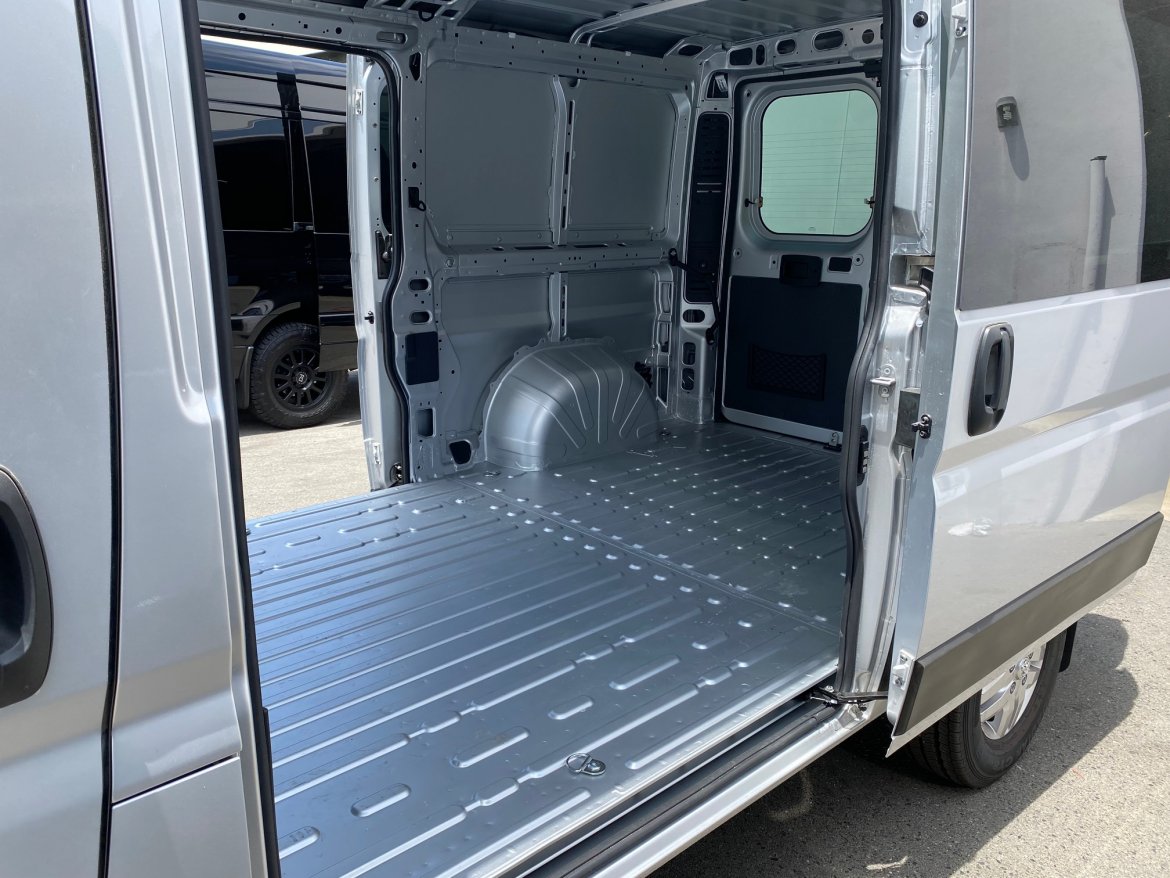 CEO SUV Mobile Office for Sale in Ontario, CA - Photo 8
