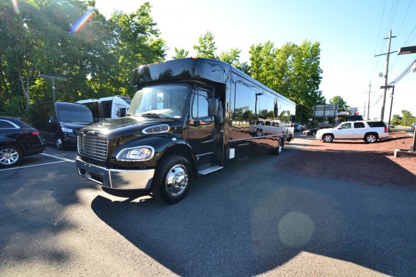 2018 Freightliner 36-40 Passenger Shuttle Shuttle Bus for Sale in Morgnaville, NJ - Photo 3