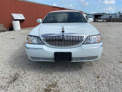 2006 Lincoln Town Car Limousine for Sale in Fort Myers, Florida, US - Photo 4