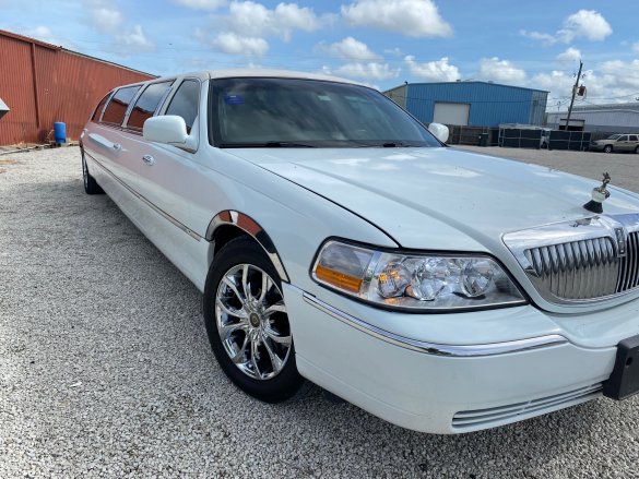 2006 Lincoln Town Car Limousine for Sale in Fort Myers, FL - Main Photo
