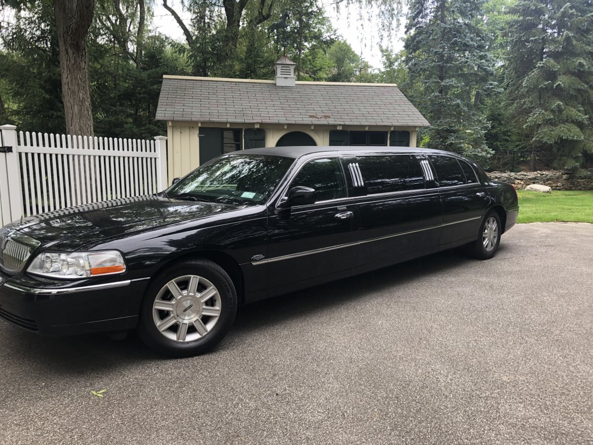 Limousine for sale: 2011 Lincoln Royale