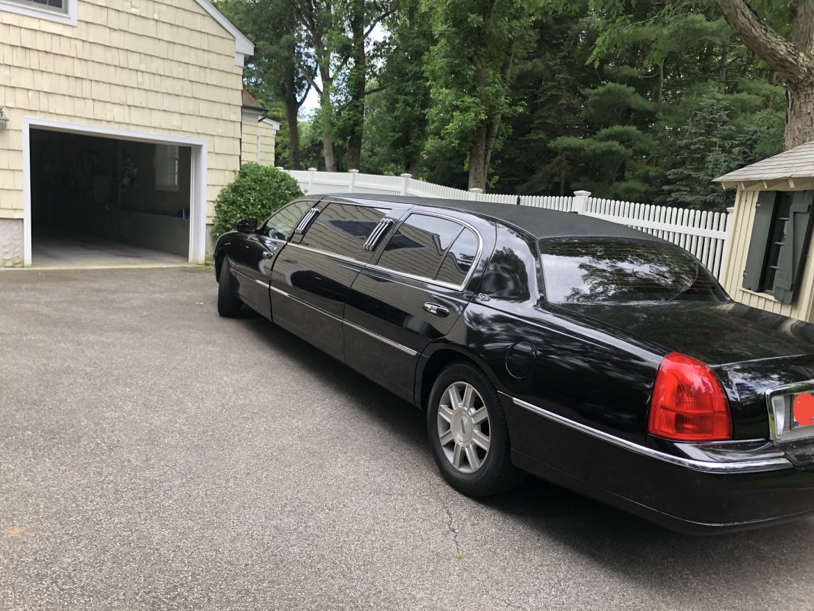Limousine for Sale in Harrison, NY - Photo 9
