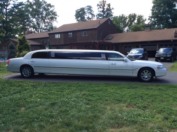 2008 Lincoln Town Car Limousine for Sale in Bordentown, NJ - Photo 3