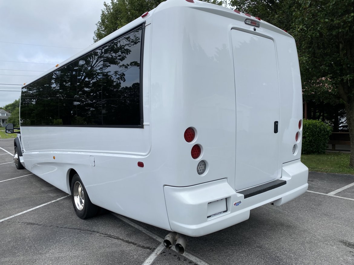 Limo Bus for Sale in Knoxville, TN - Photo 5