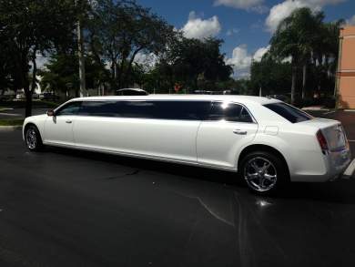 2013 Chrysler 300 Limousine for Sale in Pompano Beach, Florida, US - Photo 4