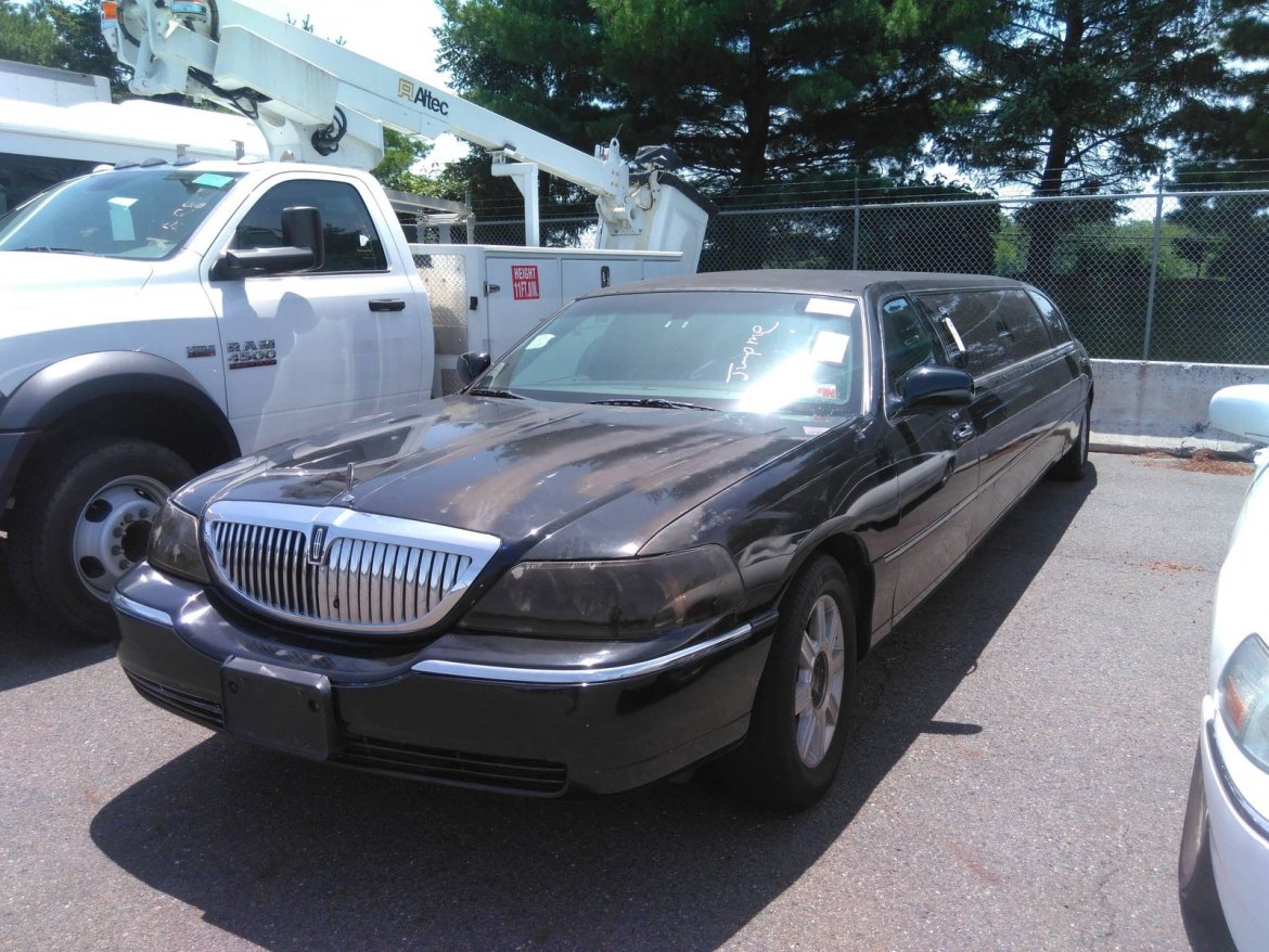 Limousine for sale: 2007 Lincoln Town Car