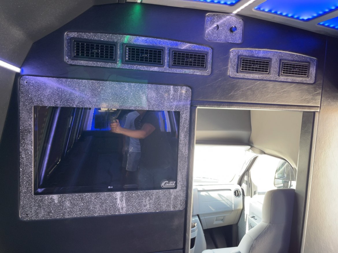 Limo Bus for Sale in Beaumont, CA - Photo 5