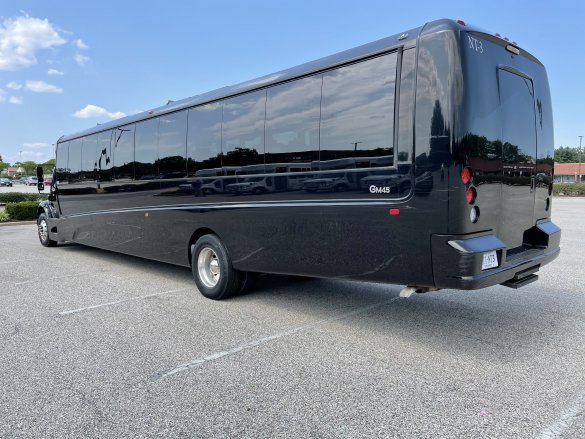 2017 Freightliner GM 45 Executive Shuttle for Sale in Pasadena, MD - Photo 3