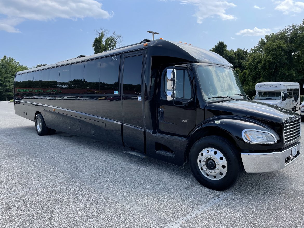 Executive Shuttle for Sale in Pasadena, MD - Photo 2