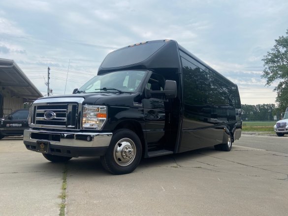 2019 Ford E450 Luxury Coach Executive Shuttle for Sale in Erie, PA - Photo 2