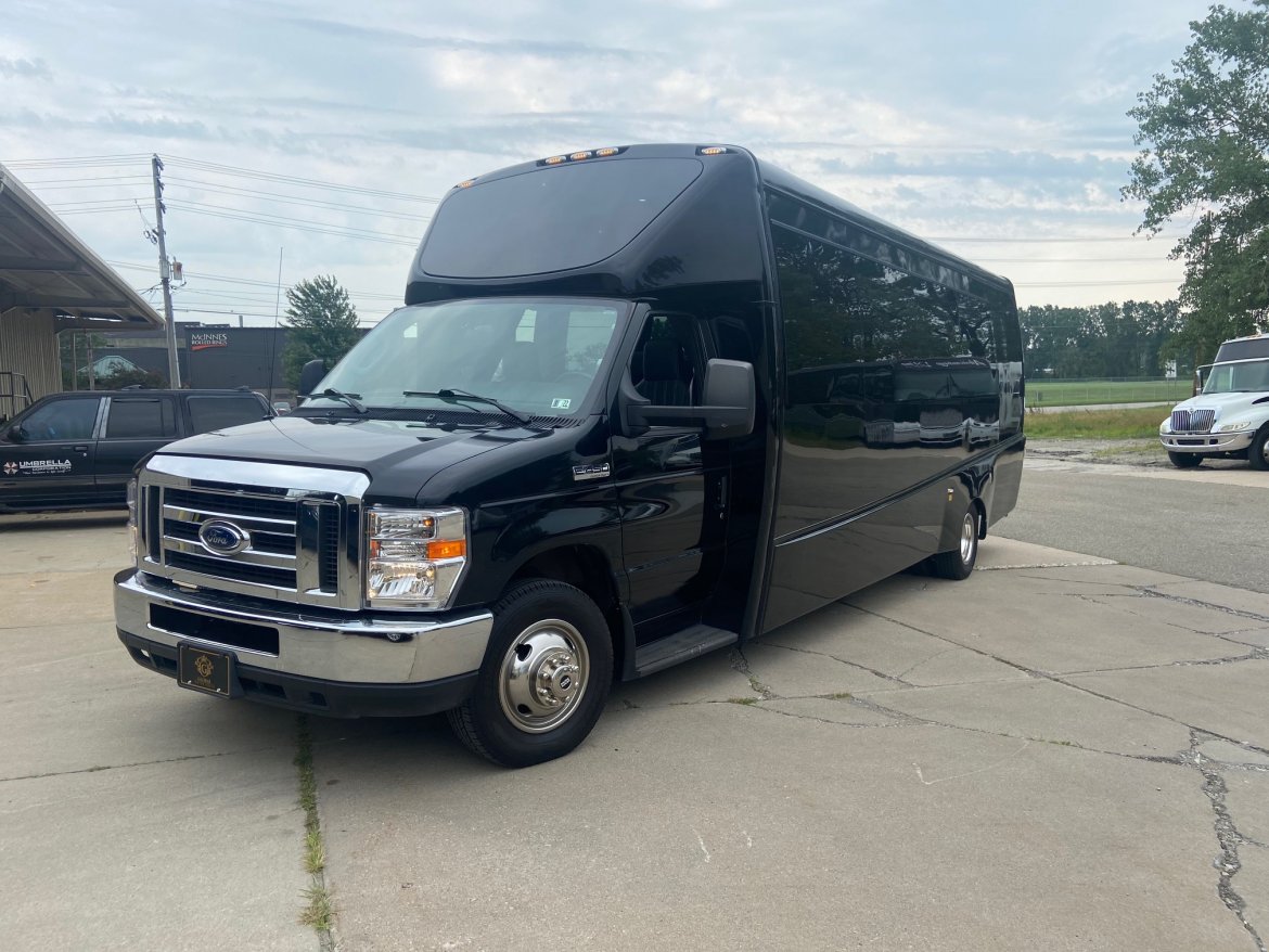 Executive Shuttle for Sale in Erie, PA - Photo 3