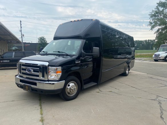 2019 Ford E450 Luxury Coach Executive Shuttle for Sale in Erie, PA - Photo 3