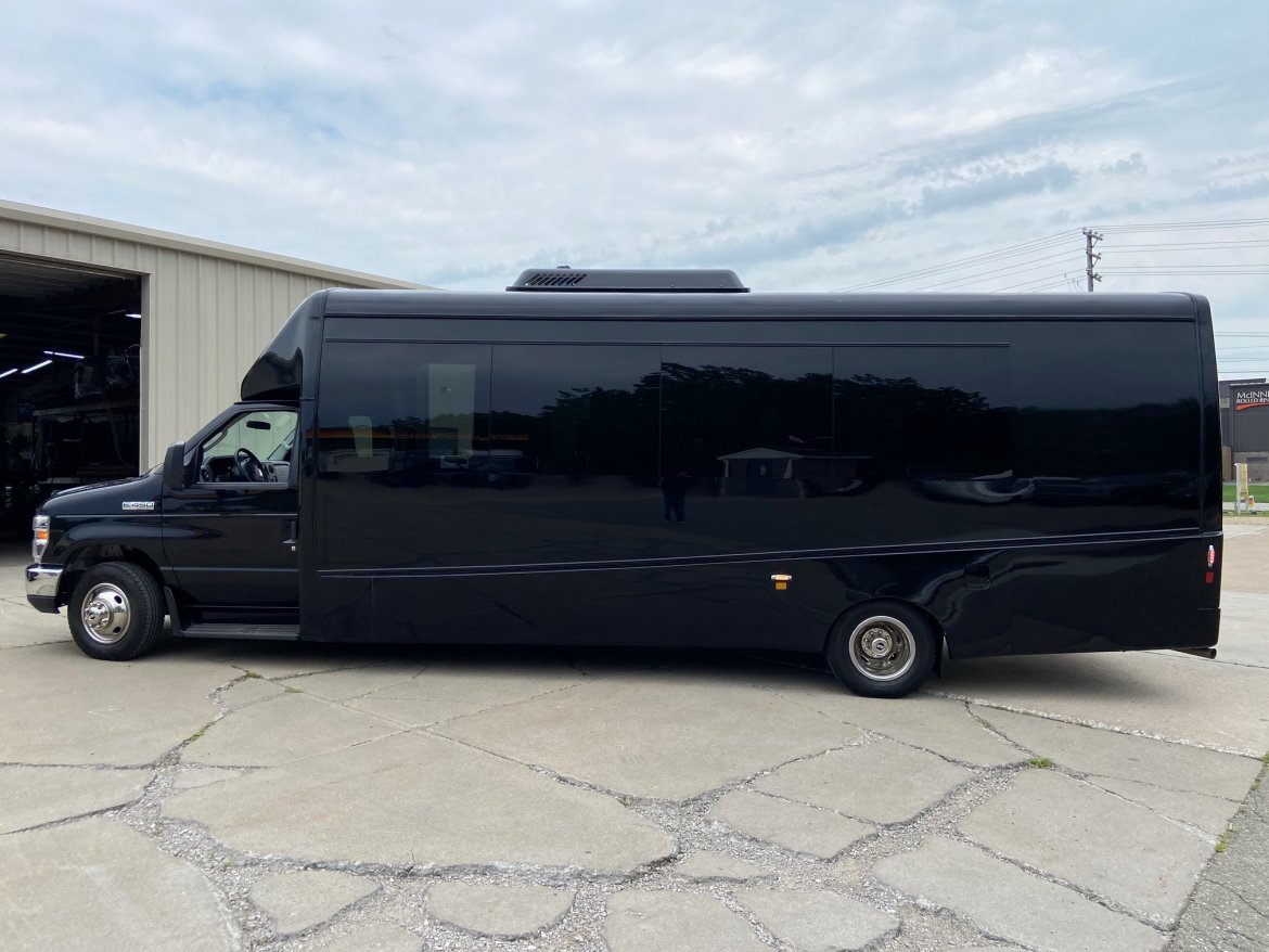 Executive Shuttle for Sale in Erie, PA - Photo 4