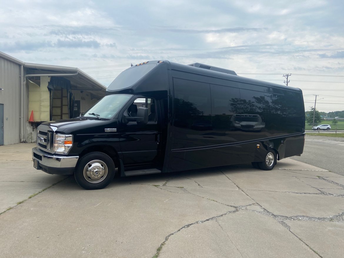 Executive Shuttle for Sale in Erie, PA - Photo 5