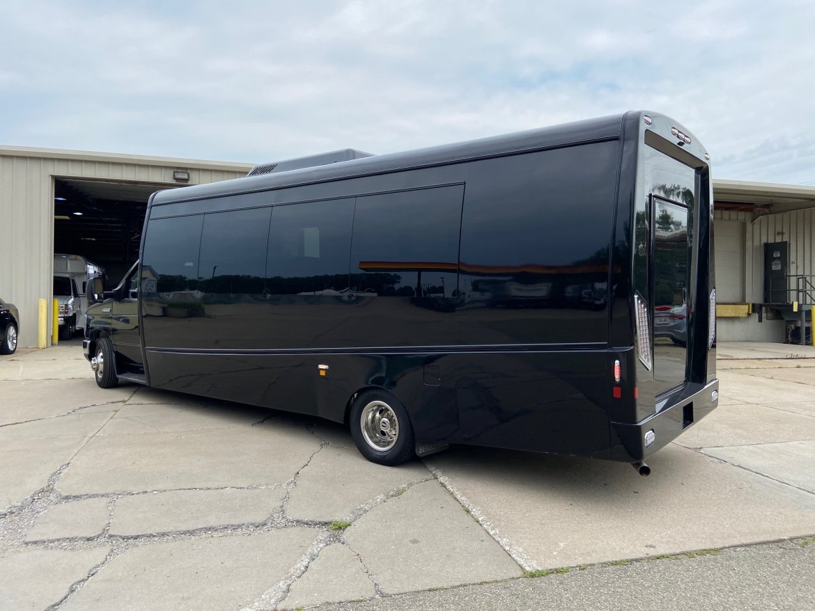 Executive Shuttle for Sale in Erie, PA - Photo 6