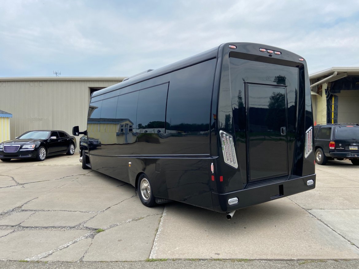Executive Shuttle for Sale in Erie, PA - Photo 7