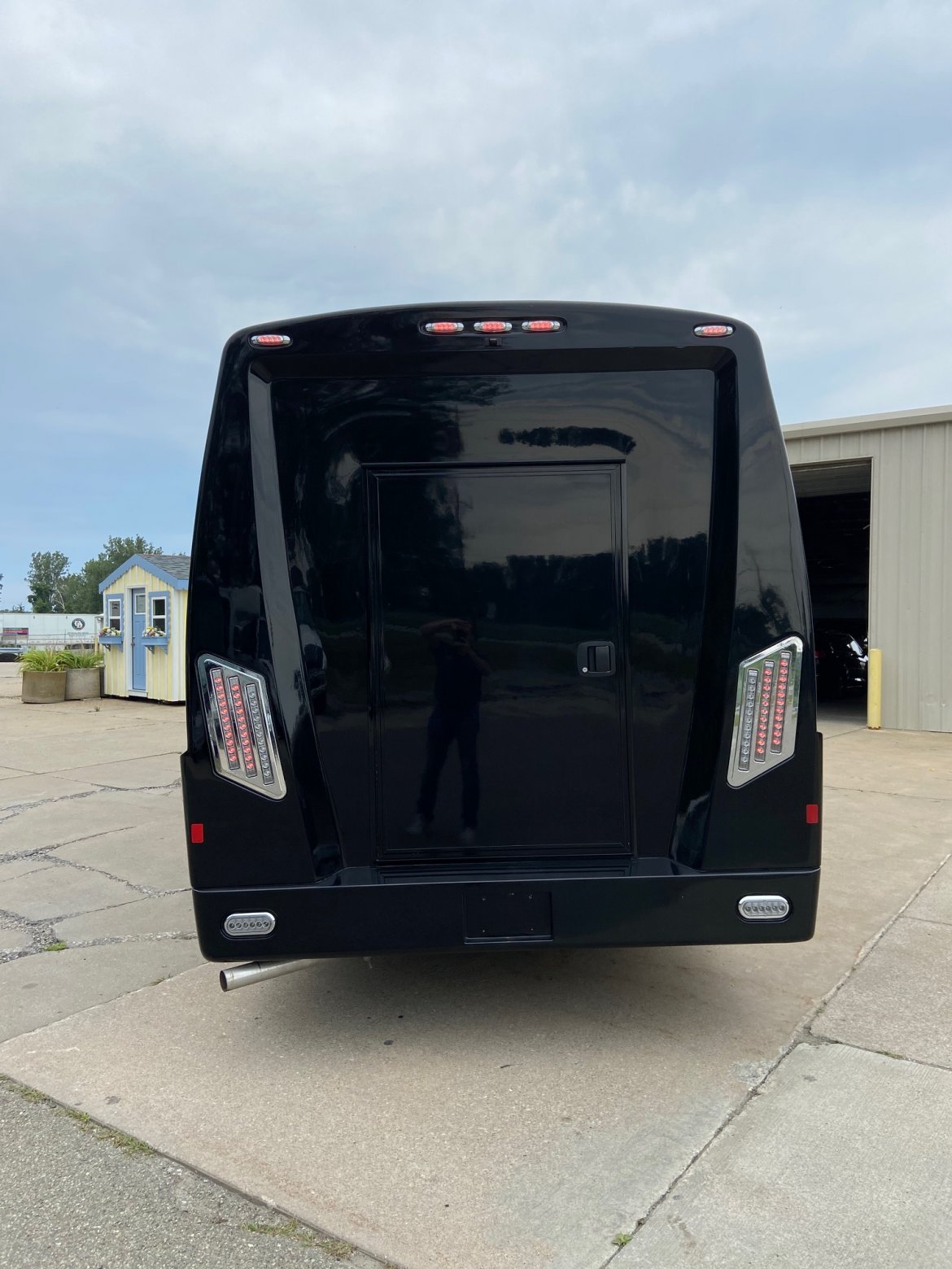 Executive Shuttle for Sale in Erie, PA - Photo 9