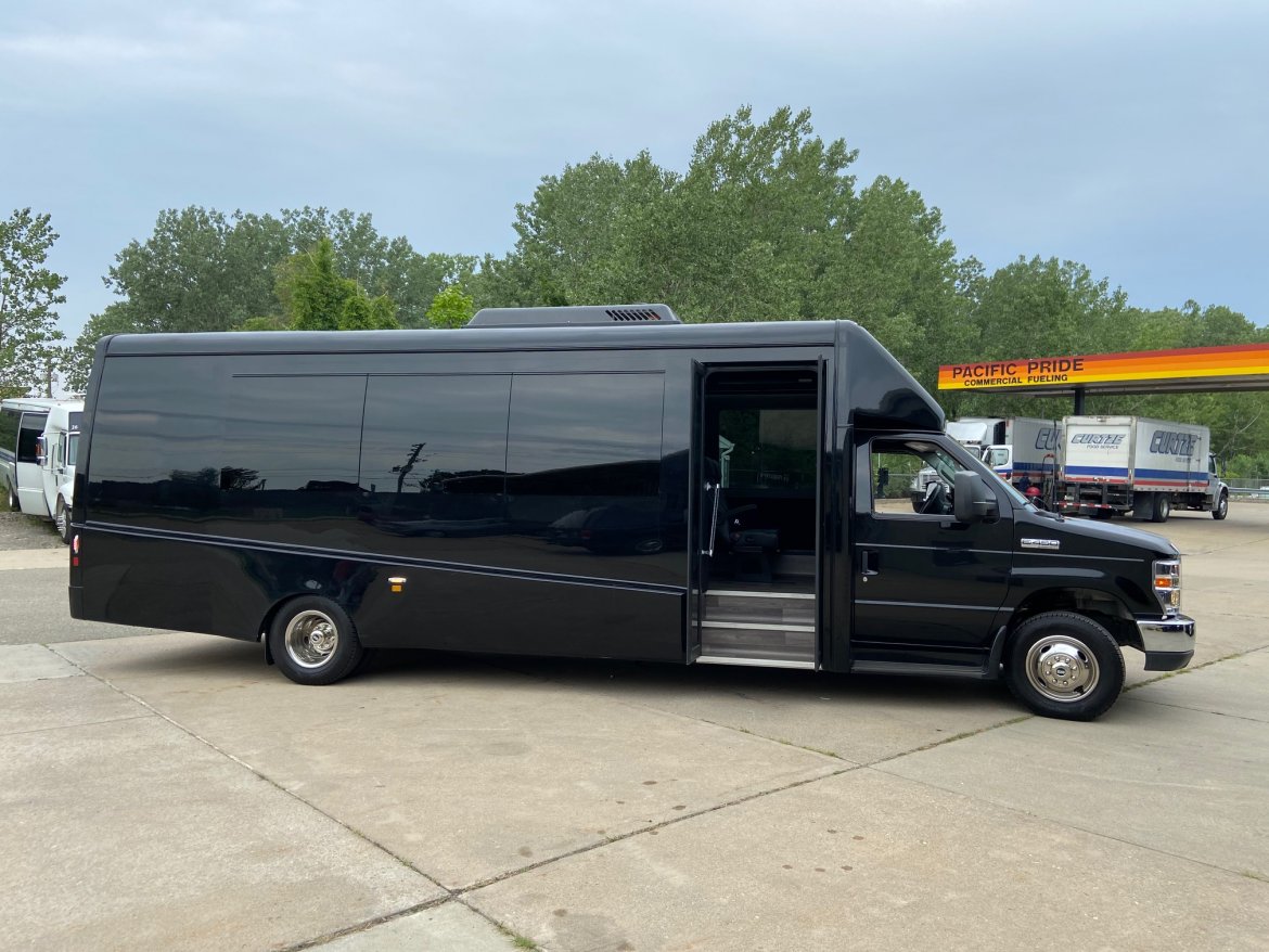 Executive Shuttle for Sale in Erie, PA - Photo 12