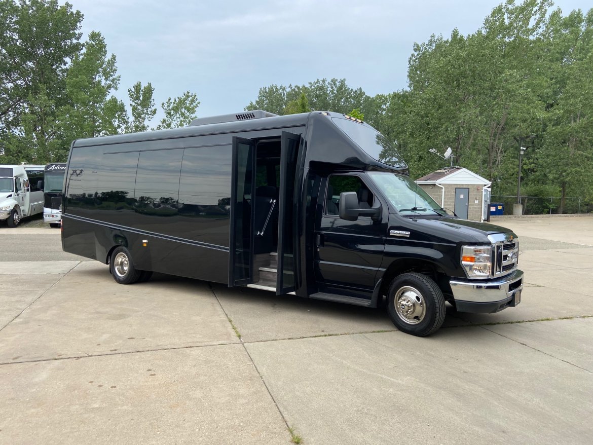 Executive Shuttle for Sale in Erie, PA - Photo 13