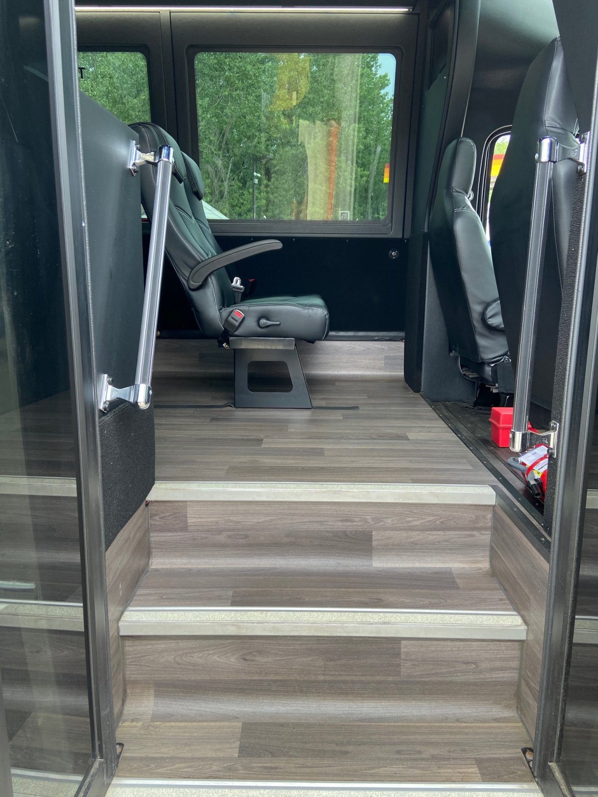 Executive Shuttle for Sale in Erie, PA - Photo 14