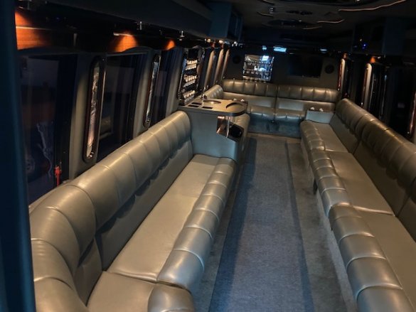 2007 Chevrolet 5500 Diesel Limo Bus Limo Bus for Sale in Erie, PA - Photo 2