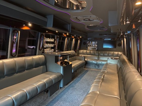 2007 Chevrolet 5500 Diesel Limo Bus Limo Bus for Sale in Erie, PA - Photo 3
