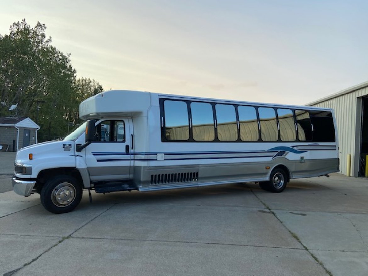 Limo Bus for Sale in Erie, PA - Photo 7