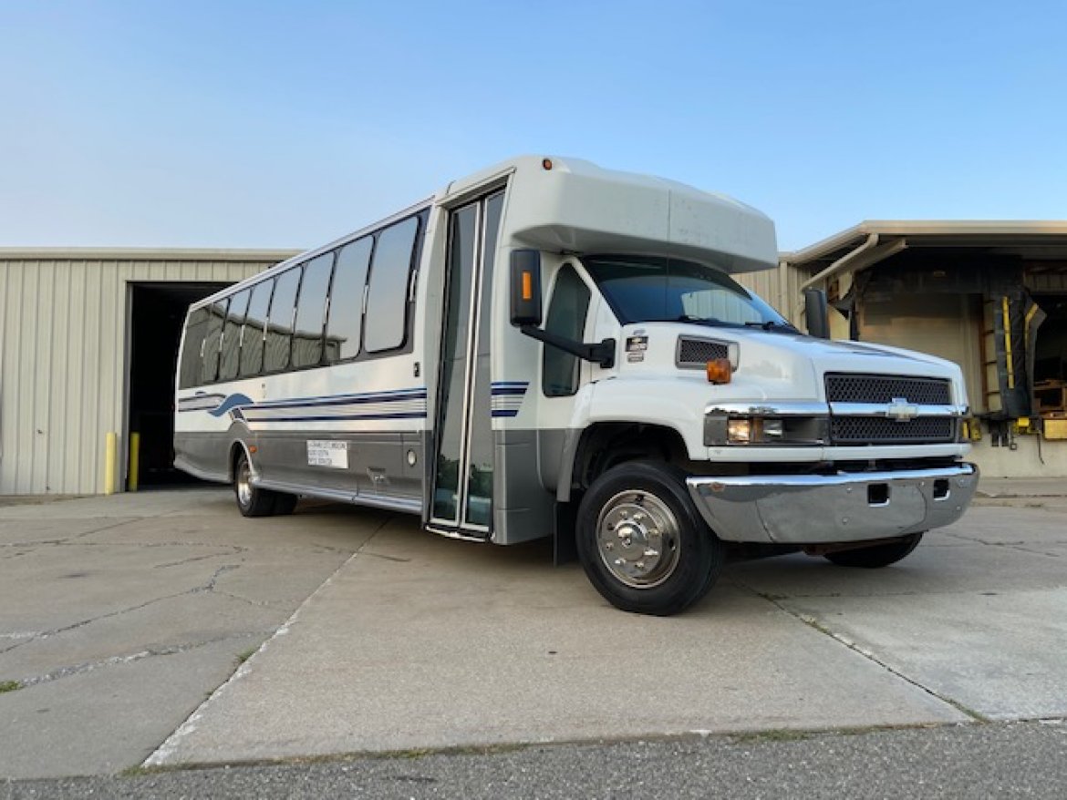 Limo Bus for Sale in Erie, PA - Photo 9