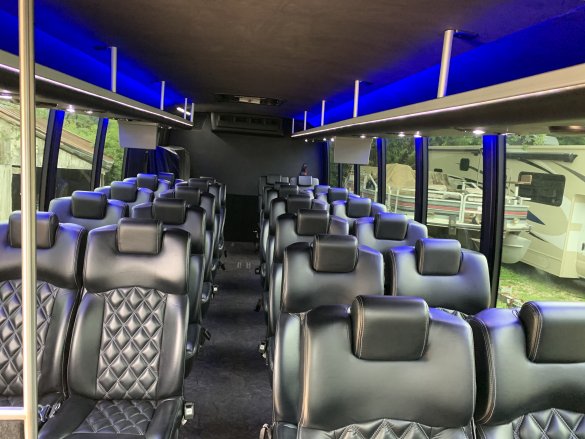 2014 Ford F-550 Executive Shuttle for Sale in Austin, TX - Photo 2
