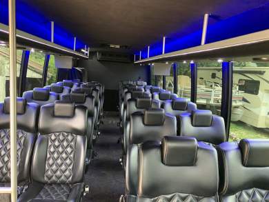 2014 Ford F-550 Executive Shuttle for Sale in Austin, TX - Photo 2