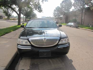 2007 Lincoln town car signature series Limousine for Sale in Denver, CO - Photo 2