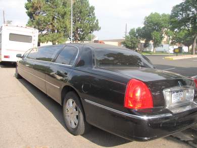 2007 Lincoln town car signature series Limousine for Sale in Denver, Colorado, US - Photo 3