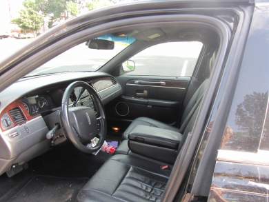 2007 Lincoln town car signature series Limousine for Sale in Denver, Colorado, US - Photo 4