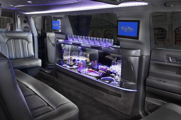 2019 Lincoln MKT 120-5 Door Limousine for Sale in Haverhill, MA - Main Photo