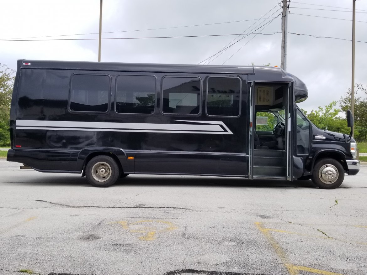 Photo of Limo Bus for sale: 2009 Ford E450 by Westwind Coachworks